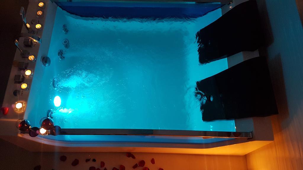 Studio-Apartment Val - Luxury Massage Chair - Private Spa- Hot Tub, Infrared Sauna, , Parking With Video Surveillance, Entry With Pin 0 - 24H, Free Cancellation 24 Hours Before Check In Slavonski Brod Exterior foto