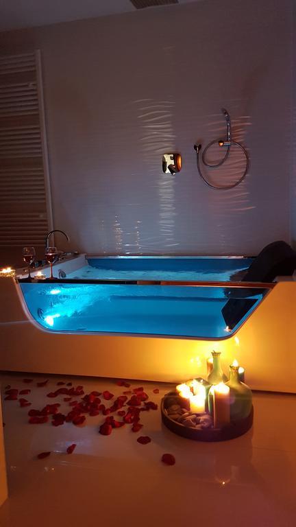 Studio-Apartment Val - Luxury Massage Chair - Private Spa- Hot Tub, Infrared Sauna, , Parking With Video Surveillance, Entry With Pin 0 - 24H, Free Cancellation 24 Hours Before Check In Slavonski Brod Exterior foto