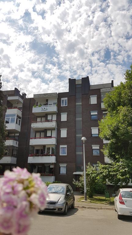 Studio-Apartment Val - Luxury Massage Chair - Private Spa- Hot Tub, Infrared Sauna, , Parking With Video Surveillance, Entry With Pin 0 - 24H, Free Cancellation 24 Hours Before Check In Slavonski Brod Exterior foto
