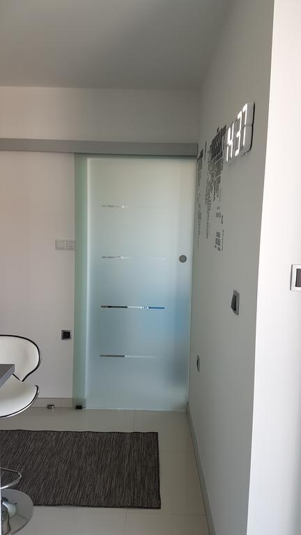 Studio-Apartment Val - Luxury Massage Chair - Private Spa- Hot Tub, Infrared Sauna, , Parking With Video Surveillance, Entry With Pin 0 - 24H, Free Cancellation 24 Hours Before Check In Slavonski Brod Exterior foto