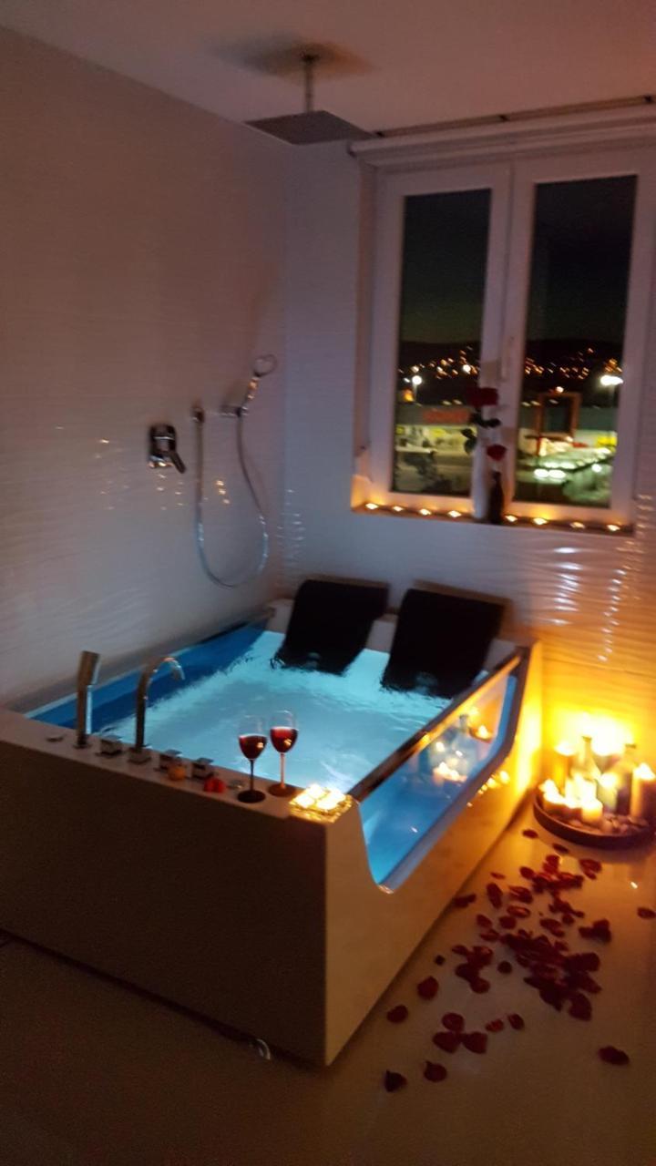 Studio-Apartment Val - Luxury Massage Chair - Private Spa- Hot Tub, Infrared Sauna, , Parking With Video Surveillance, Entry With Pin 0 - 24H, Free Cancellation 24 Hours Before Check In Slavonski Brod Exterior foto